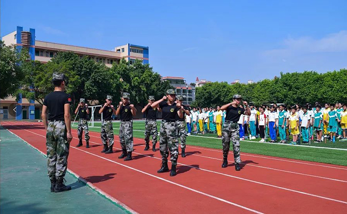 學(xué)生教官拳術(shù)表演